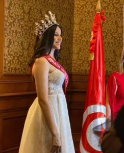 Amani Laouyouni présente la Tunisie a Miss World 2021/2022 à Miss World à Porto Rico. Elle arrive au concours Fitness top 24.